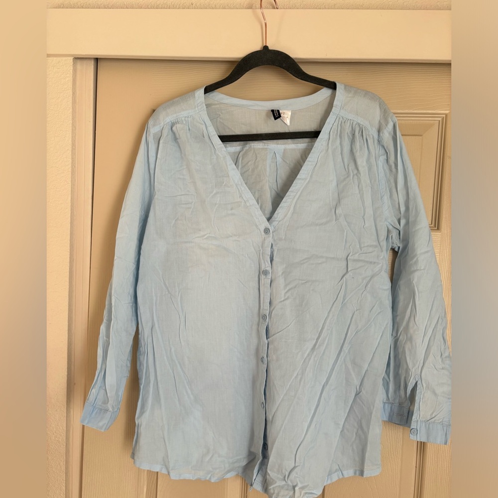 H and M cotton button down top in light blues , size 14